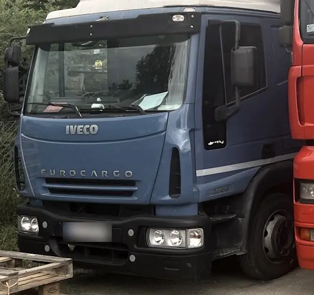 Plavi kamion, pogled spreda